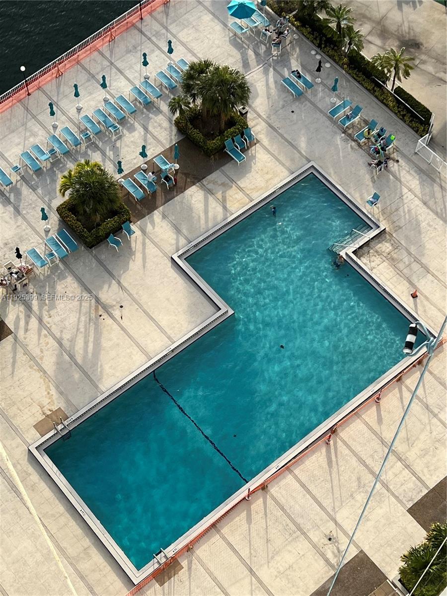 2114 1 / 2 762 sq. ft. $ 2025-12-04 0 Photo