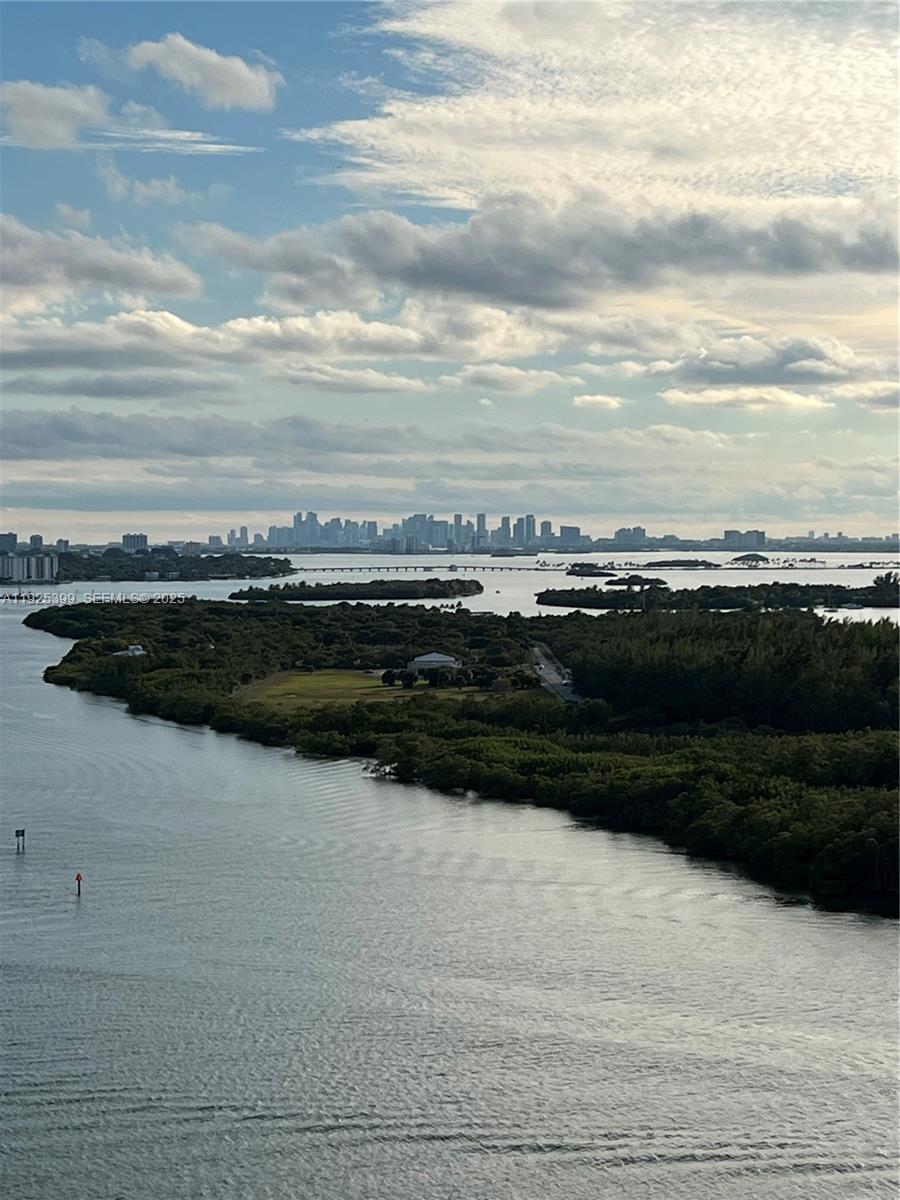 2114 1 / 2 762 sq. ft. $ 2025-12-04 0 Photo