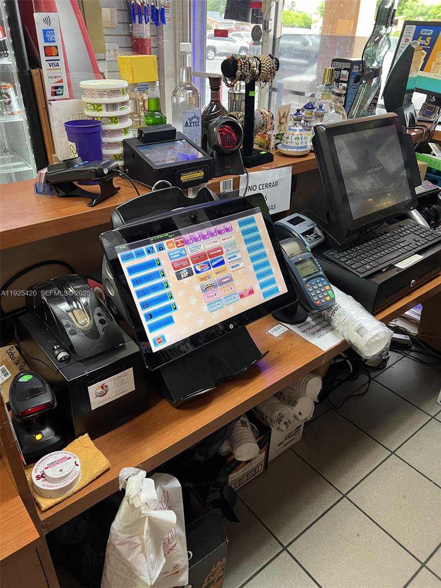   /   кв.футов $ 2025-12-04 0 Фото