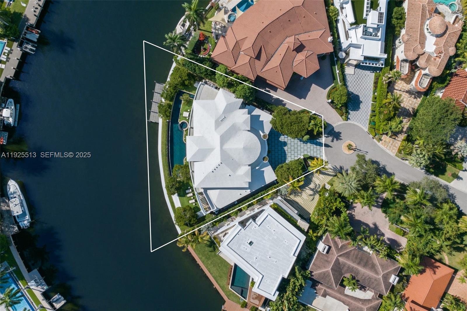 Photo of 142 Island Is  (142), Golden Beach, Florida, 33160 - 