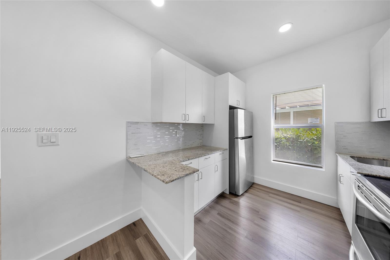   /   sq. ft. $ 2025-12-04 0 Photo