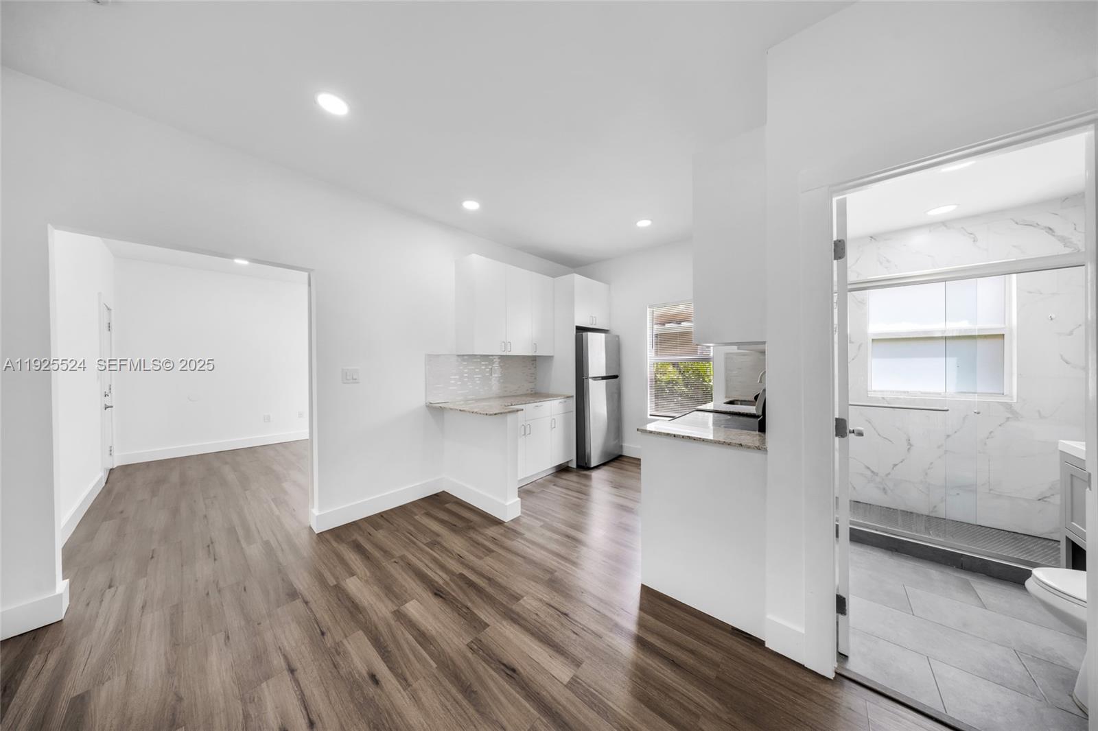   /   sq. ft. $ 2025-12-04 0 Photo