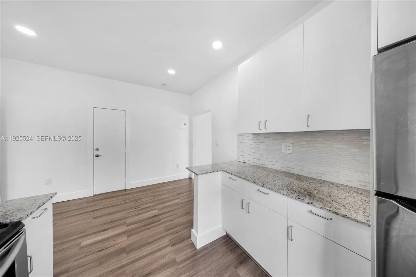   /   sq. ft. $ 2025-12-04 0 Photo