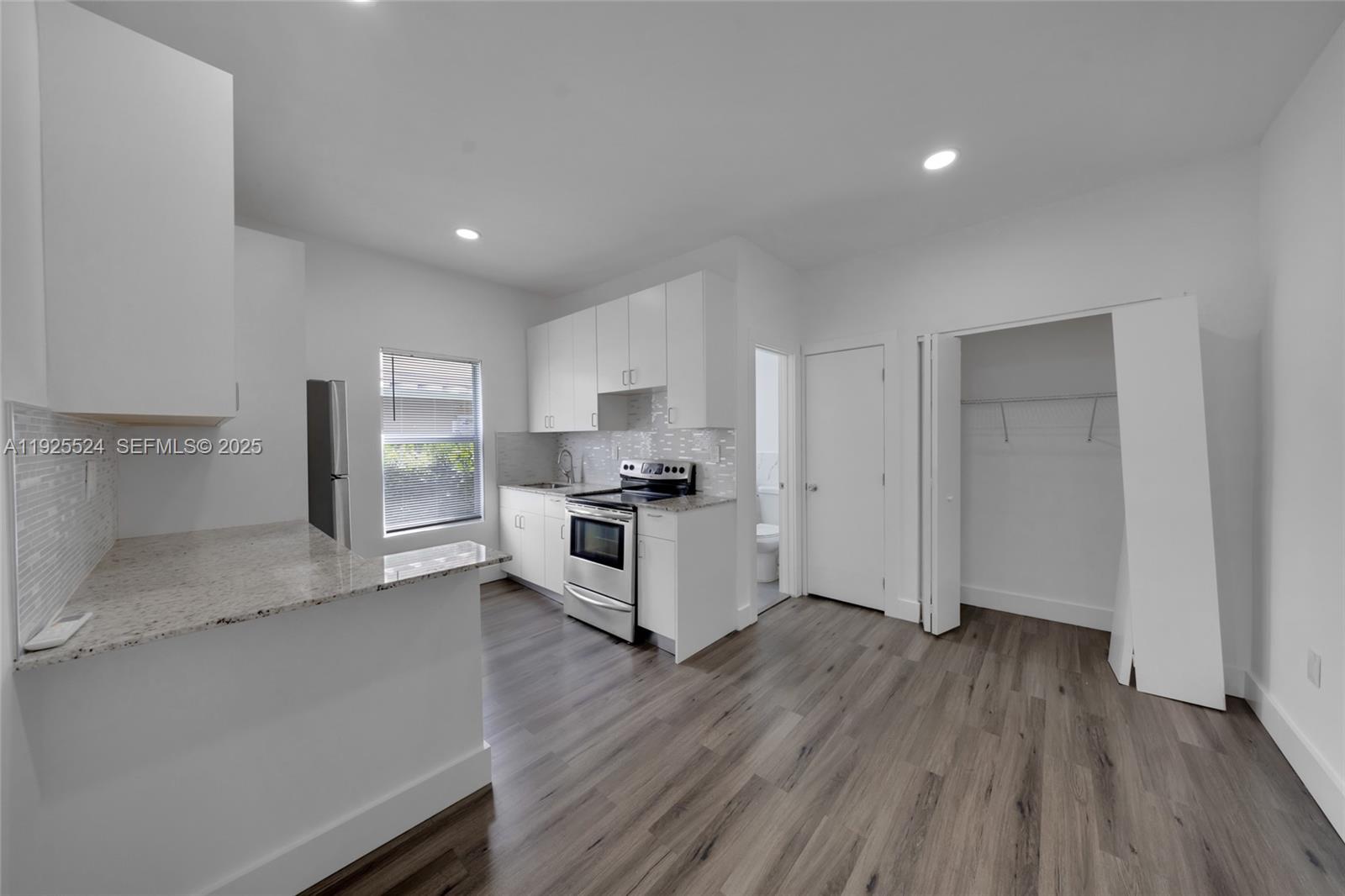   /   sq. ft. $ 2025-12-04 0 Photo