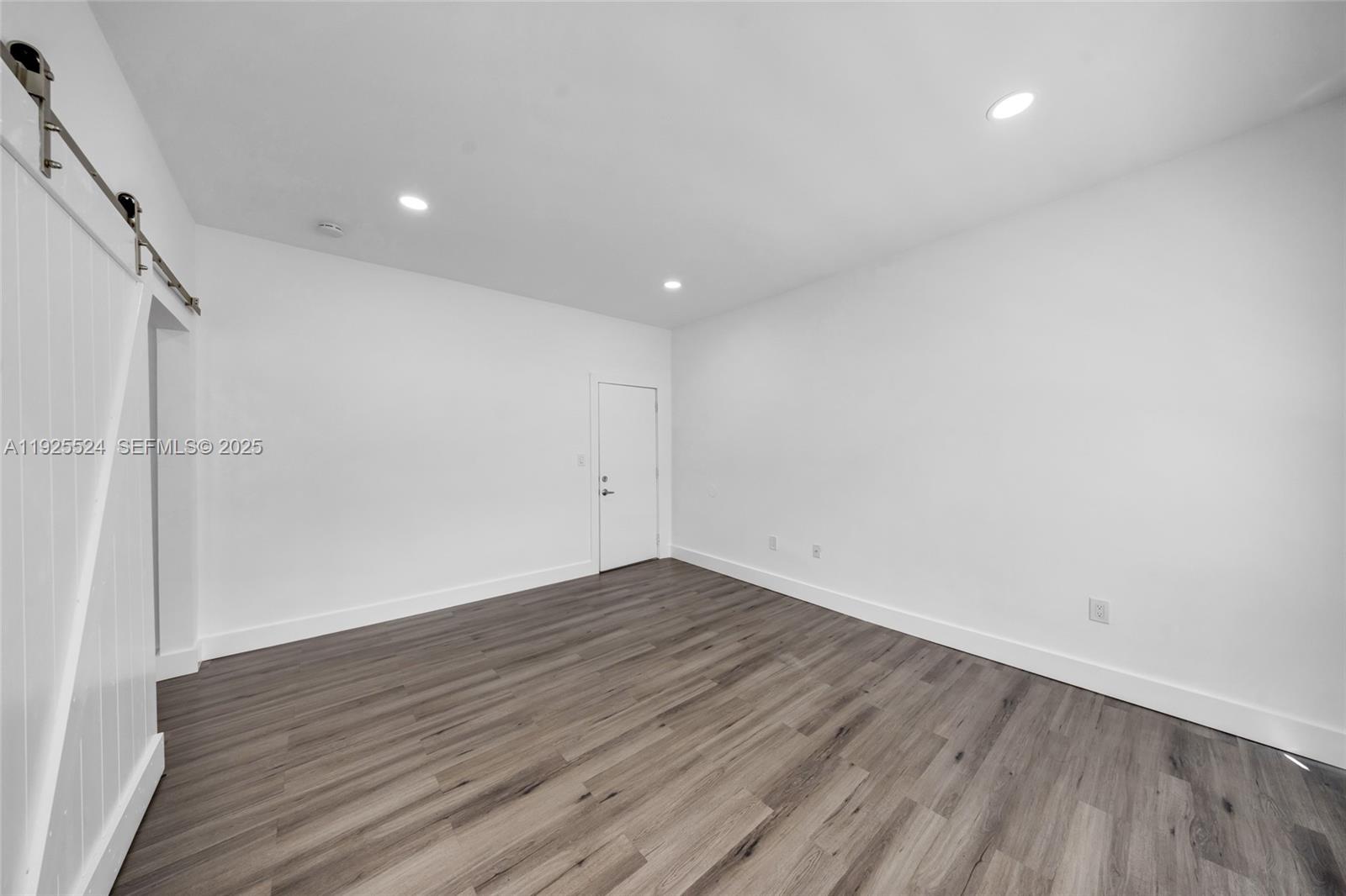   /   sq. ft. $ 2025-12-04 0 Photo