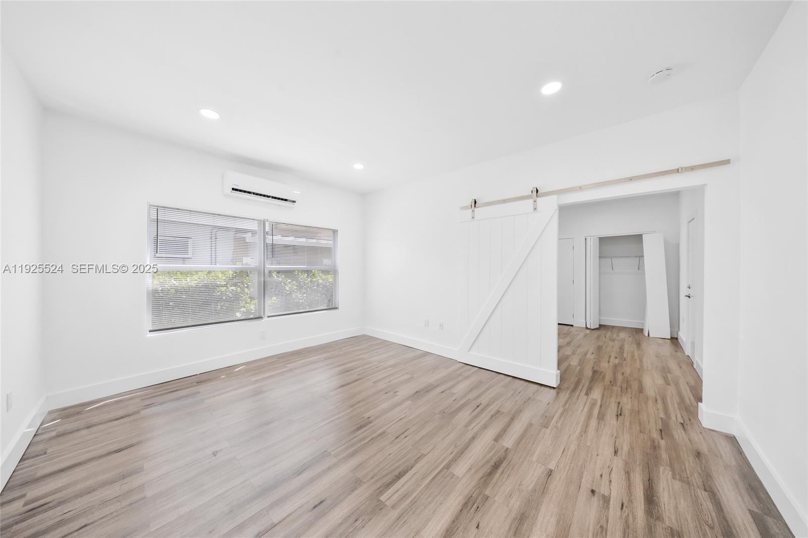   /   sq. ft. $ 2025-12-04 0 Photo