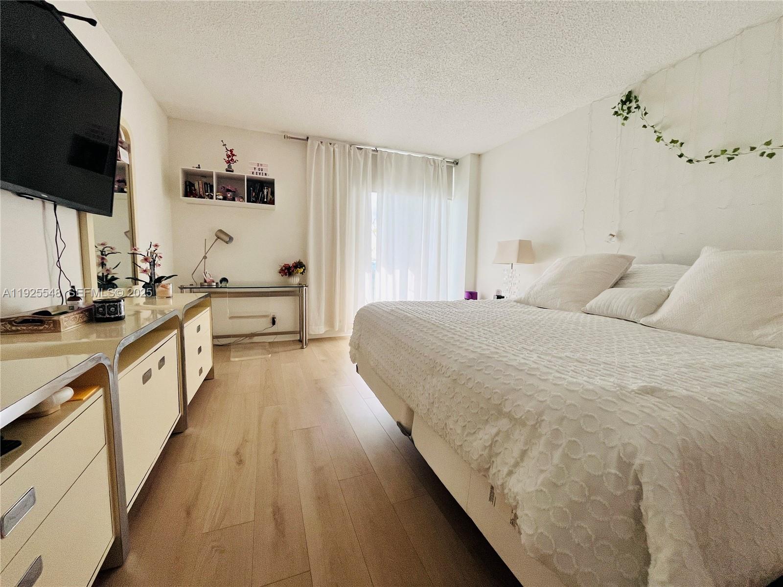 724 2 / 2 1357 sq. ft. $ 2025-12-04 0 foto