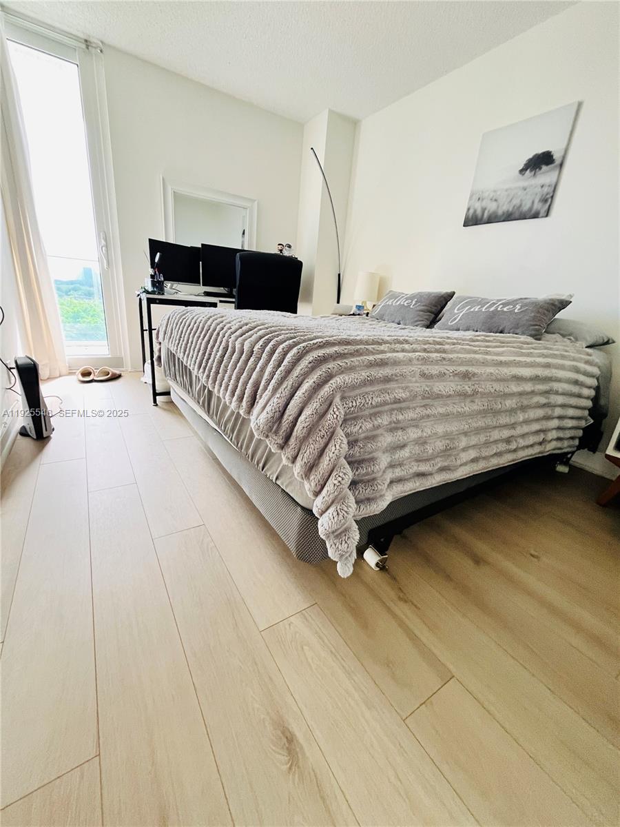 724 2 / 2 1357 sq. ft. $ 2025-12-04 0 foto