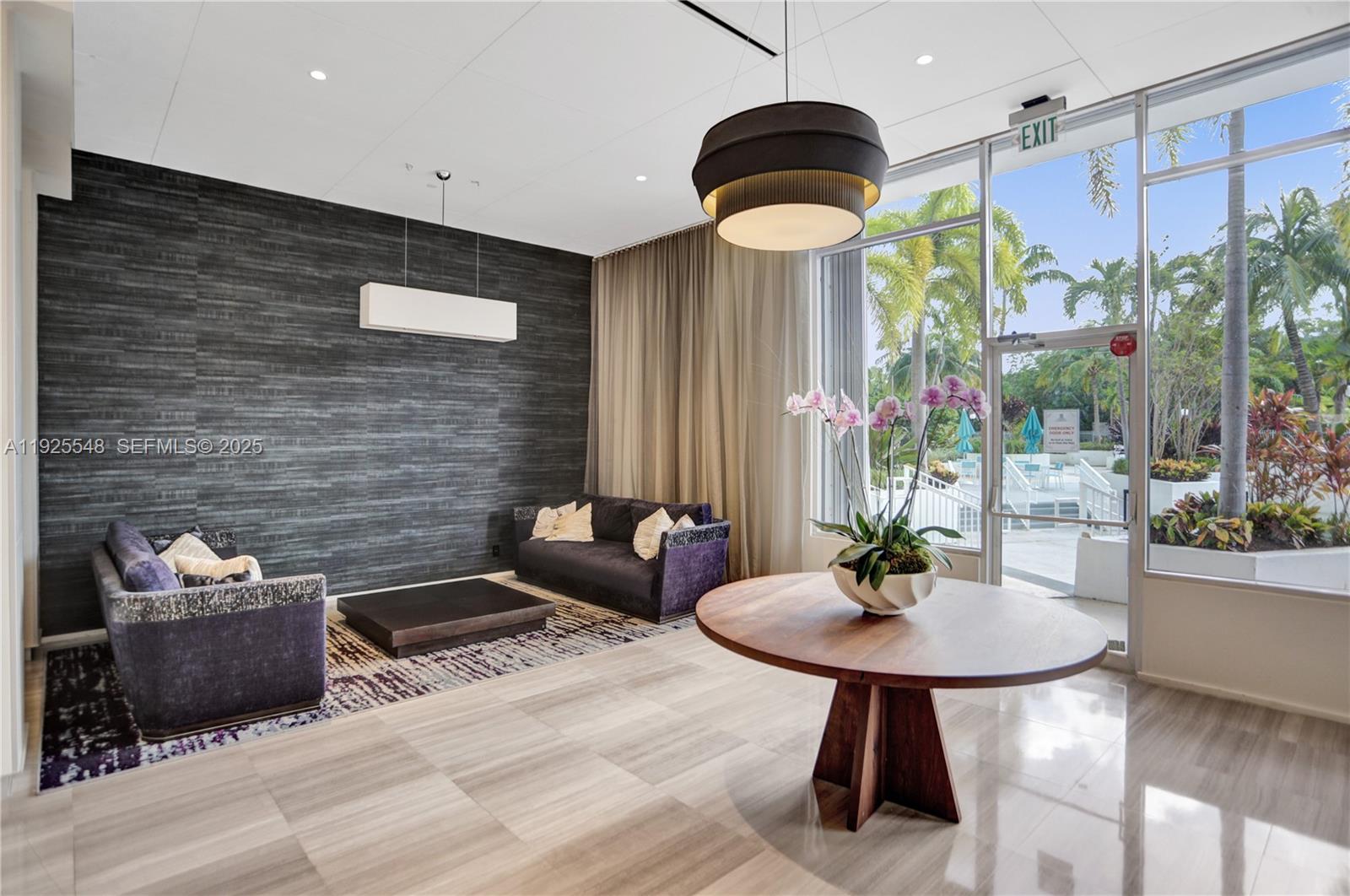 724 2 / 2 1357 sq. ft. $ 2025-12-04 0 foto