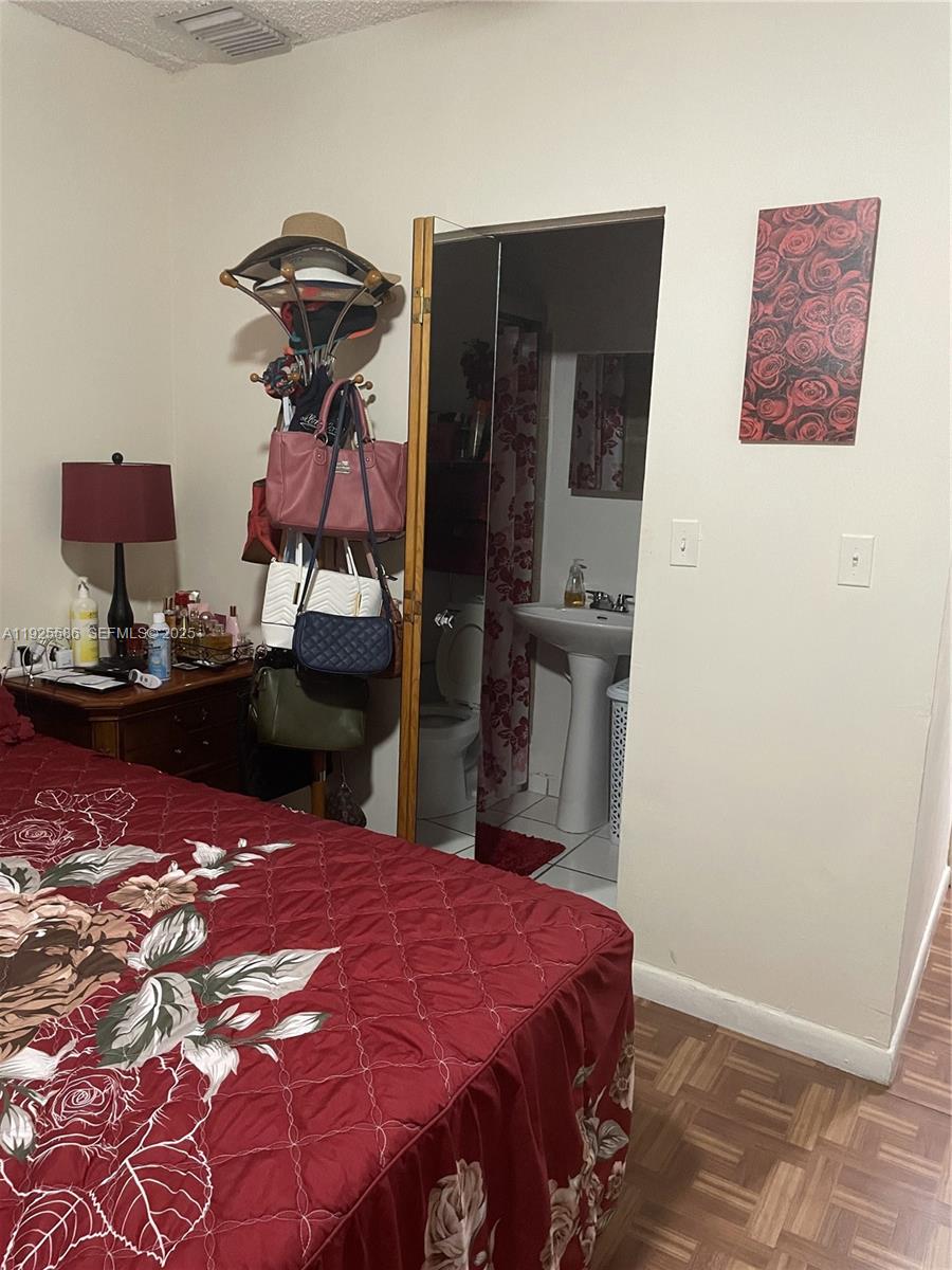 See details 12810 4 / 3 1849 sq. ft. $ 2025-12-04 0 Photo