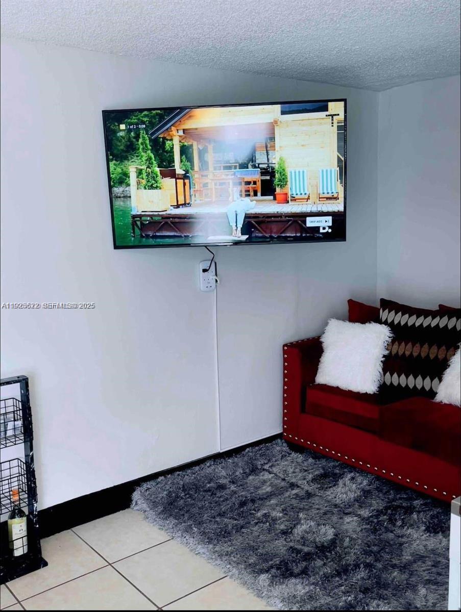   /  2563 sq. ft. $ 2025-12-04 0 Photo