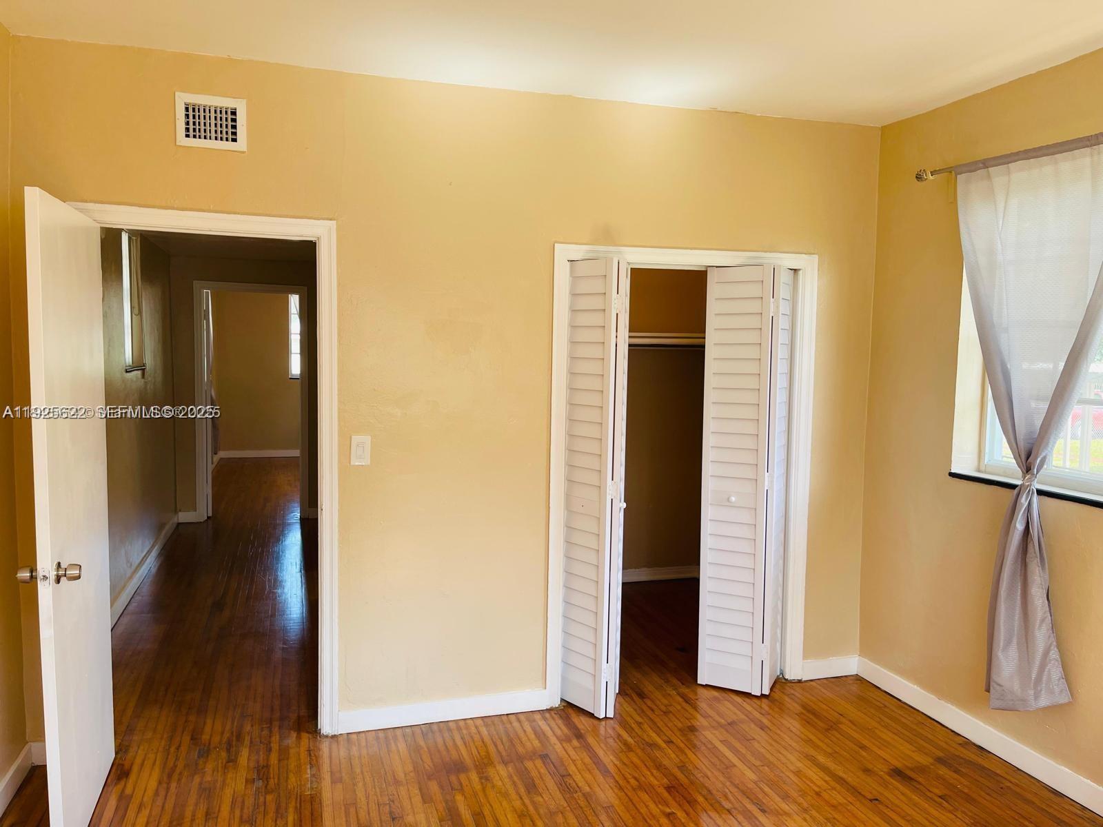   /  2563 sq. ft. $ 2025-12-04 0 Photo