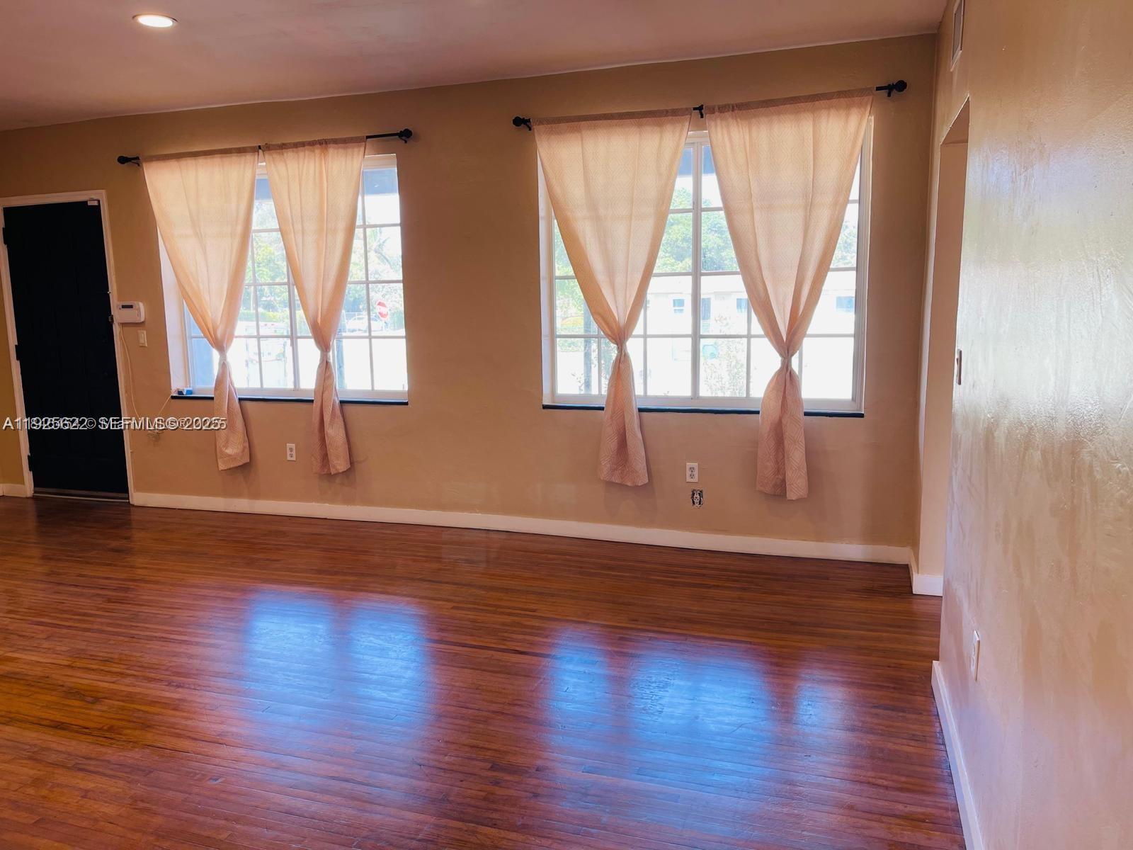   /  2563 sq. ft. $ 2025-12-04 0 Photo