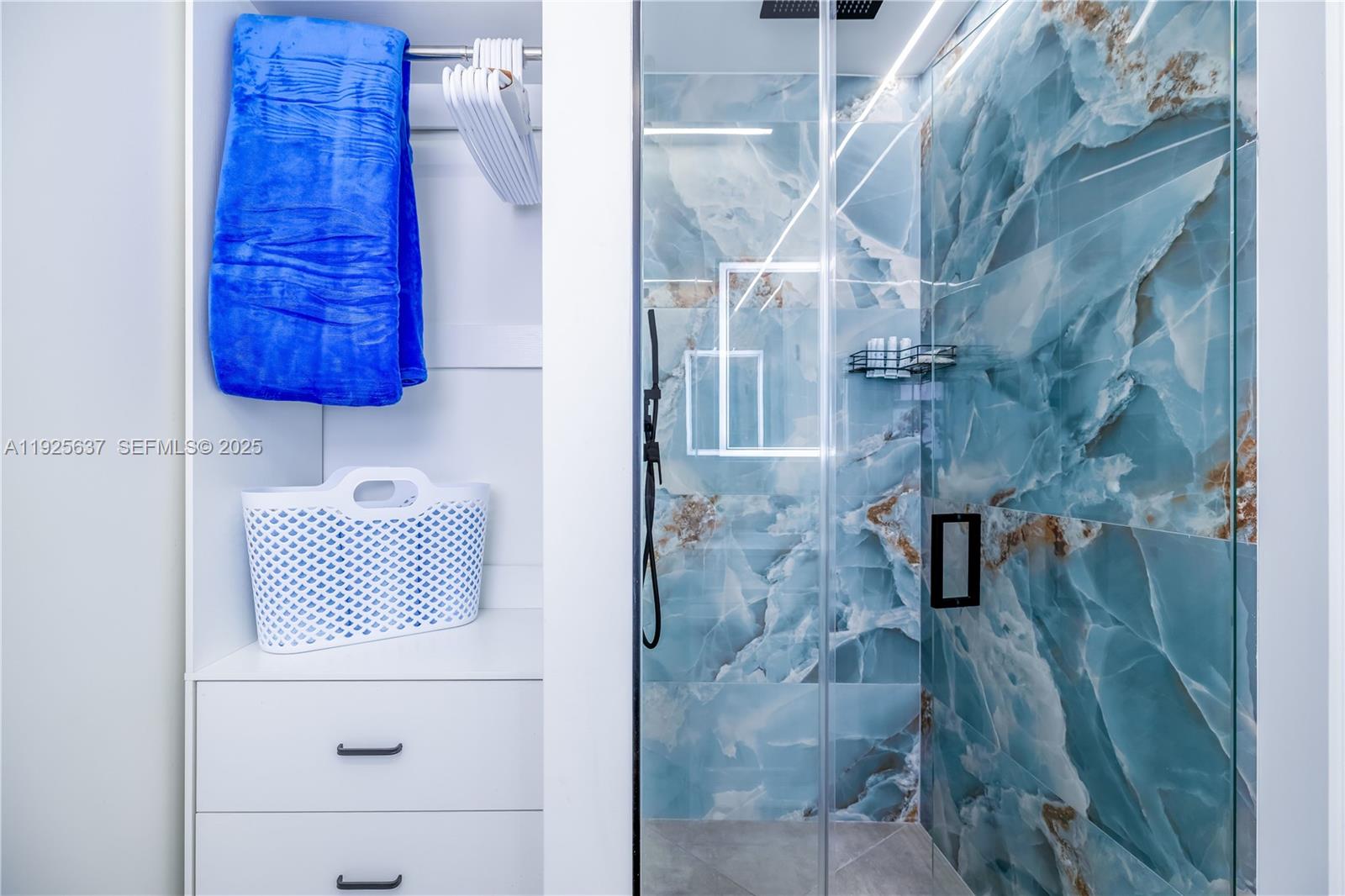   /  1495 кв.футов $ 2025-12-04 0 Фото