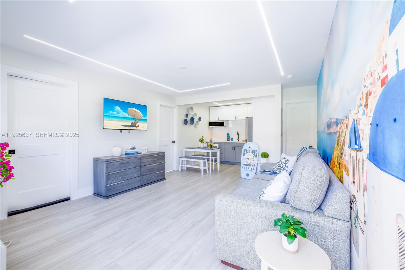   /  1495 кв.футов $ 2025-12-04 0 Фото