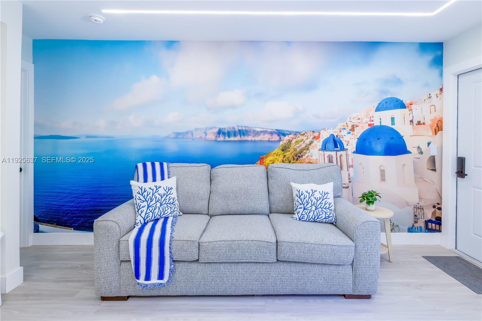   /  1495 кв.футов $ 2025-12-04 0 Фото