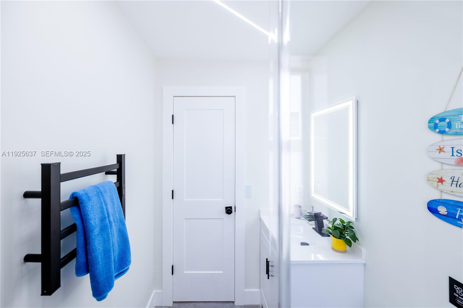   /  1495 кв.футов $ 2025-12-04 0 Фото