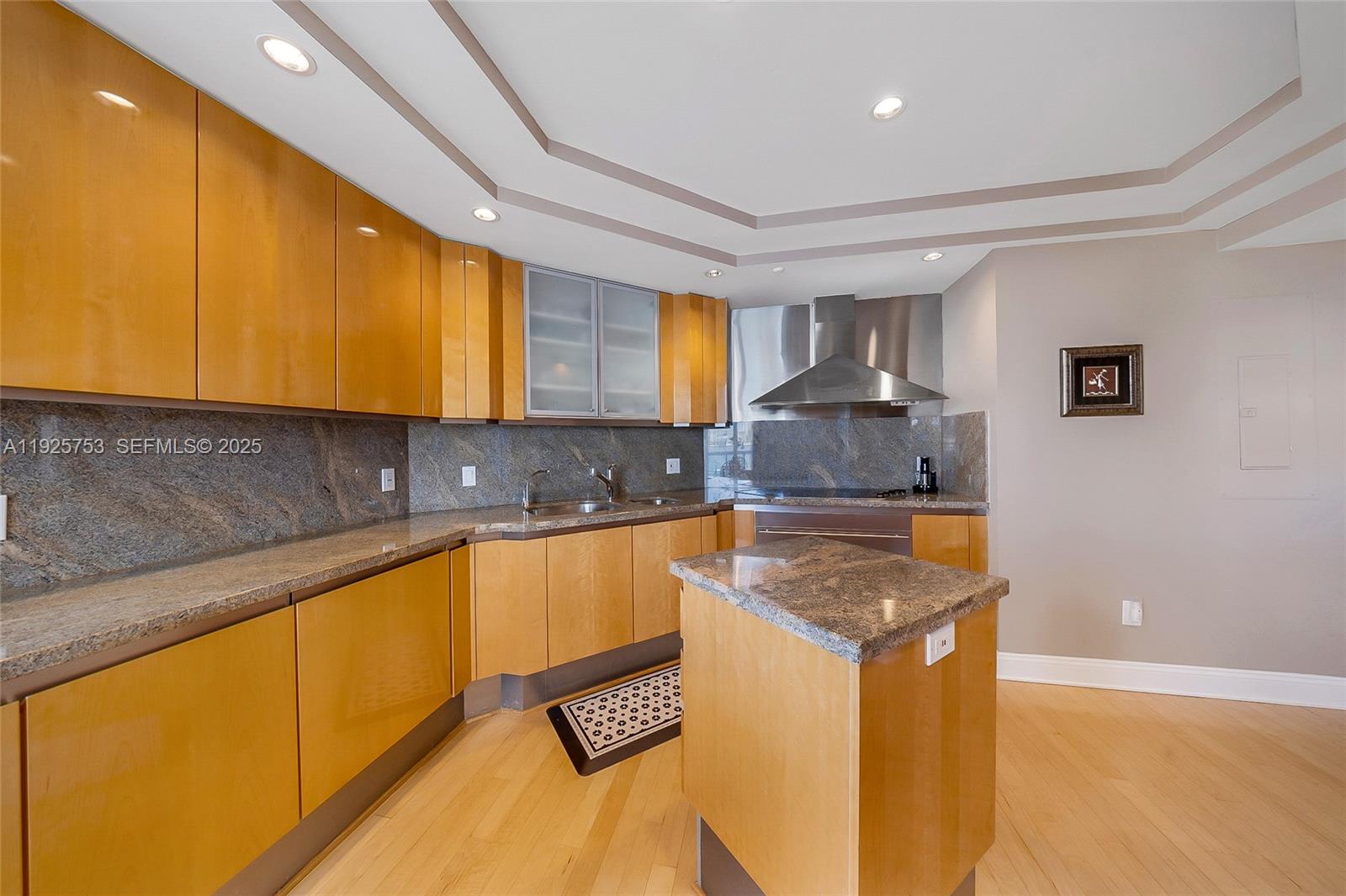 301 3 / 3 2450 sq. ft. $ 2025-12-05 0 foto