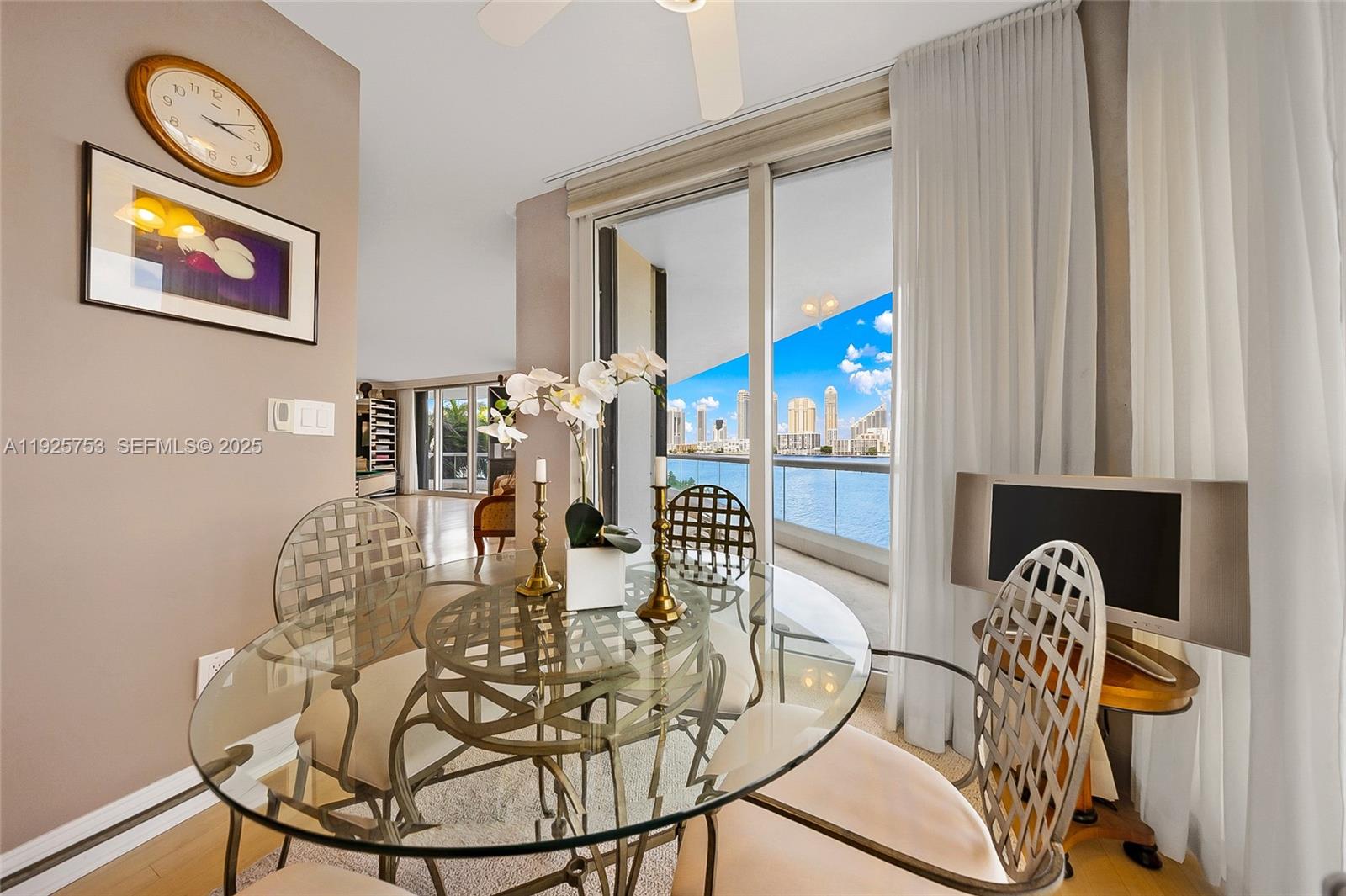 301 3 / 3 2450 sq. ft. $ 2025-12-05 0 foto