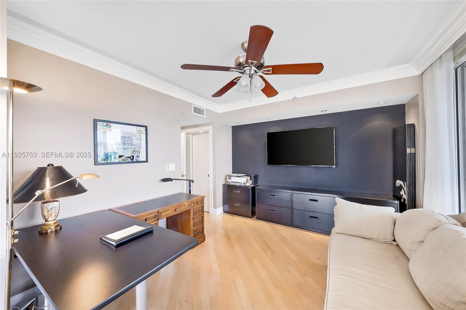 301 3 / 3 2450 sq. ft. $ 2025-12-05 0 foto