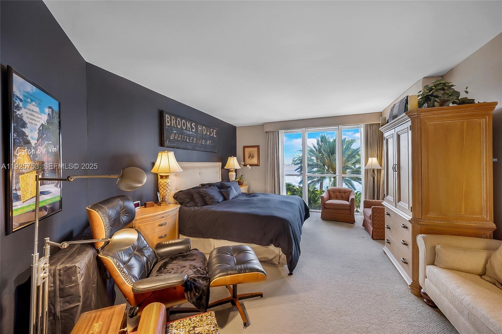 301 3 / 3 2450 sq. ft. $ 2025-12-05 0 foto