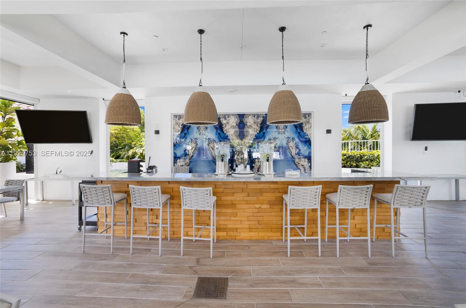 301 3 / 3 2450 sq. ft. $ 2025-12-05 0 foto