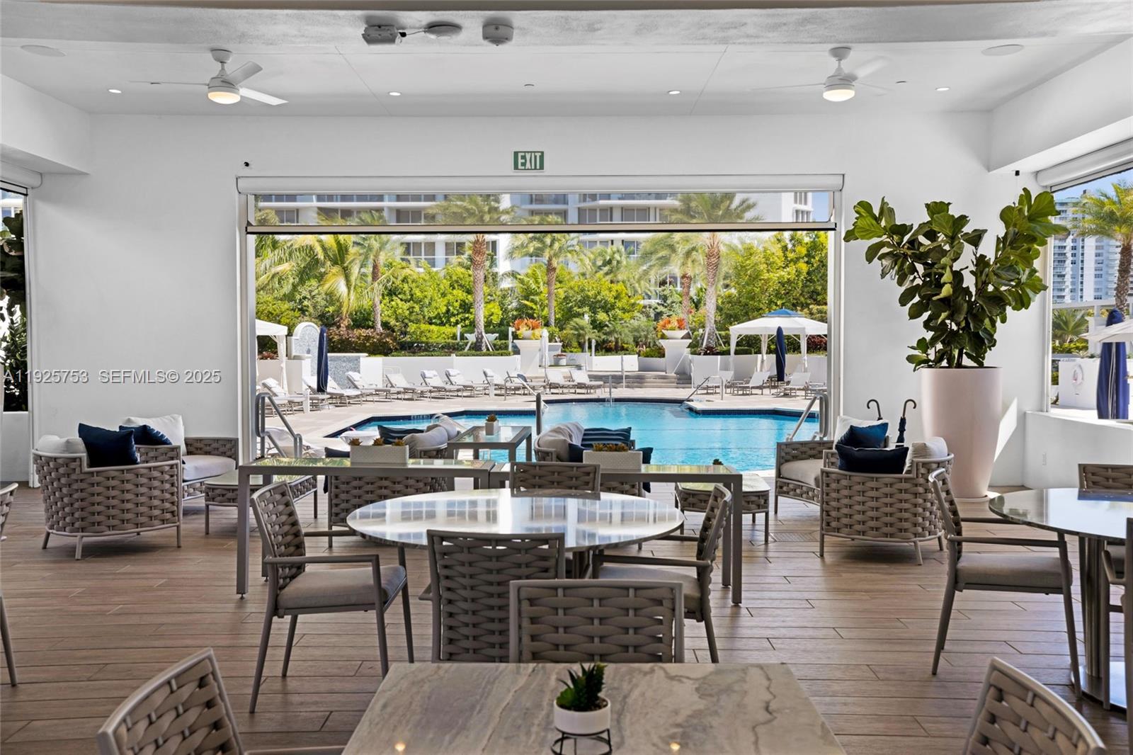 301 3 / 3 2450 sq. ft. $ 2025-12-05 0 foto