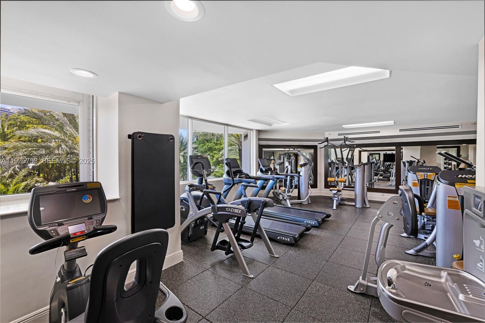 301 3 / 3 2450 sq. ft. $ 2025-12-05 0 foto