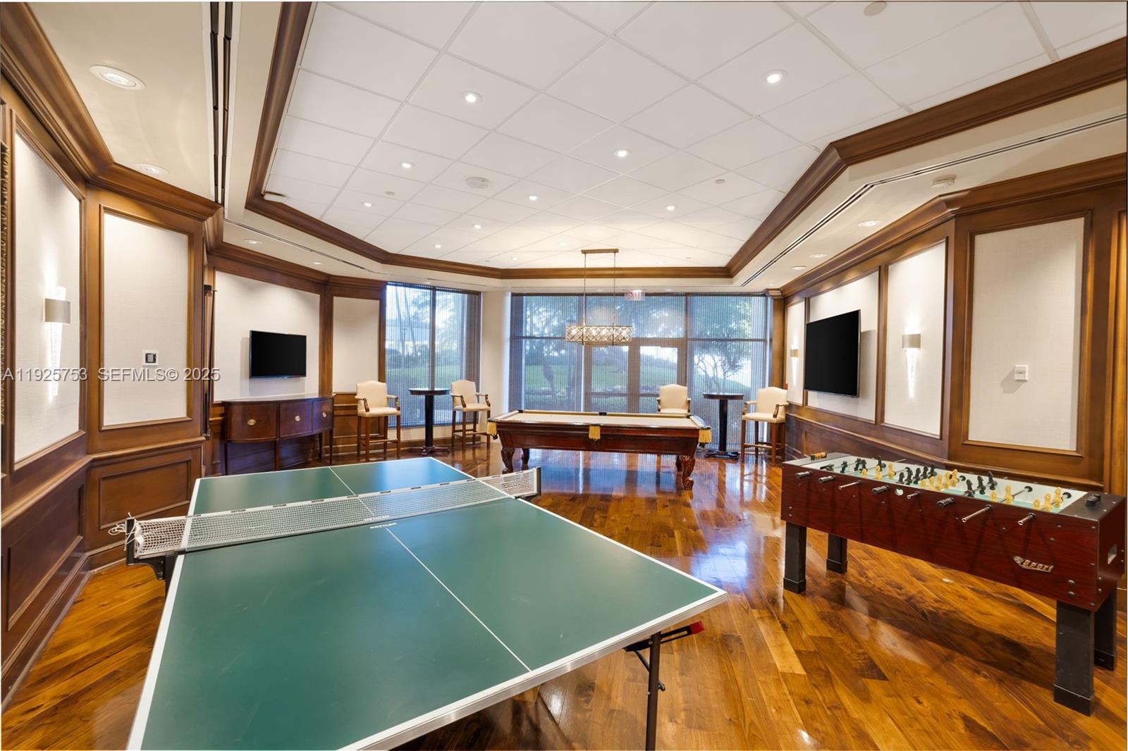 301 3 / 3 2450 sq. ft. $ 2025-12-05 0 foto