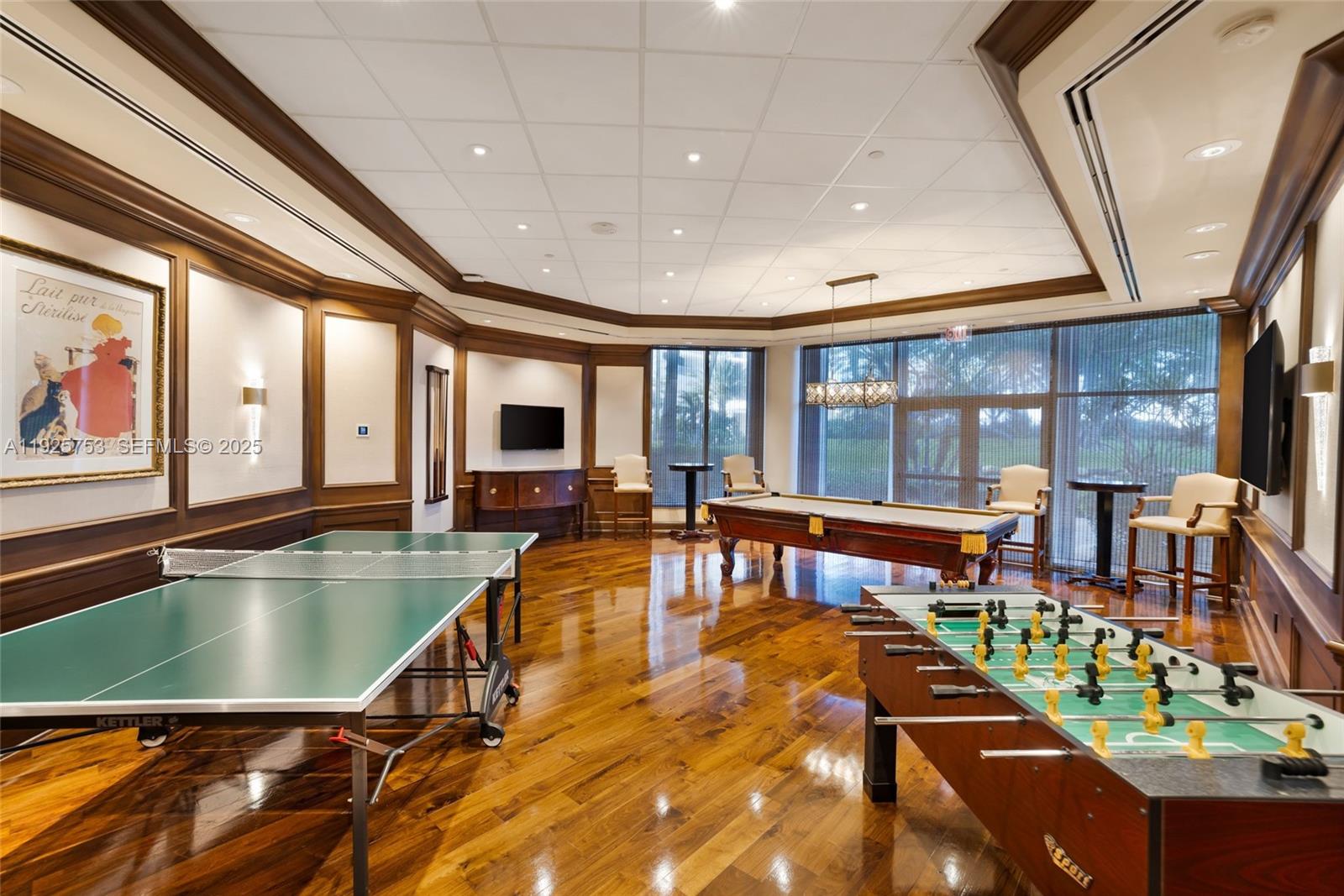 301 3 / 3 2450 sq. ft. $ 2025-12-05 0 foto