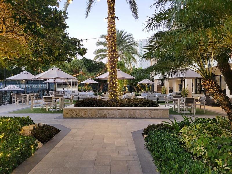 301 3 / 3 2450 sq. ft. $ 2025-12-05 0 foto