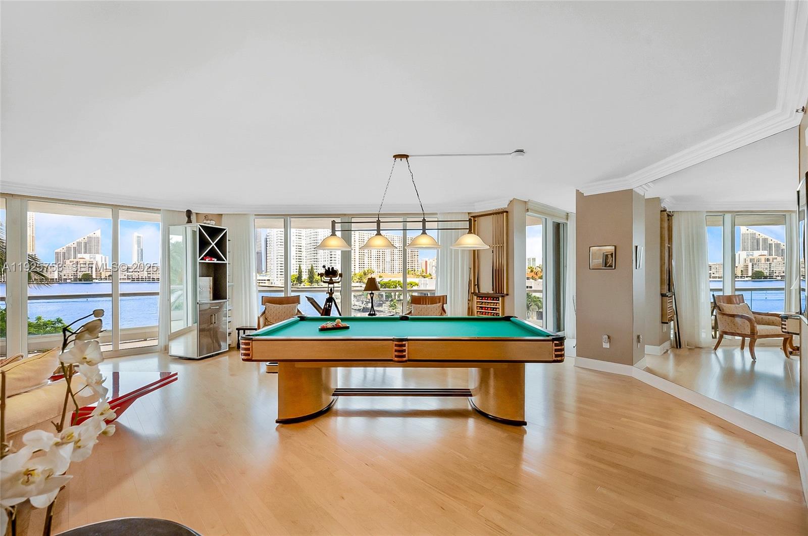 301 3 / 3 2450 sq. ft. $ 2025-12-05 0 foto