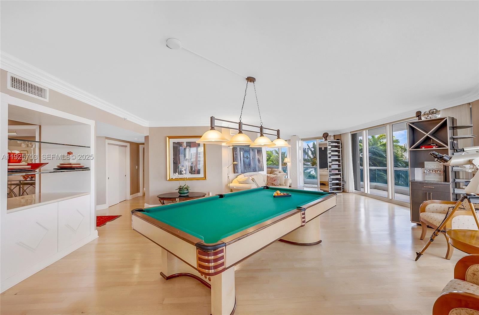 301 3 / 3 2450 sq. ft. $ 2025-12-05 0 foto