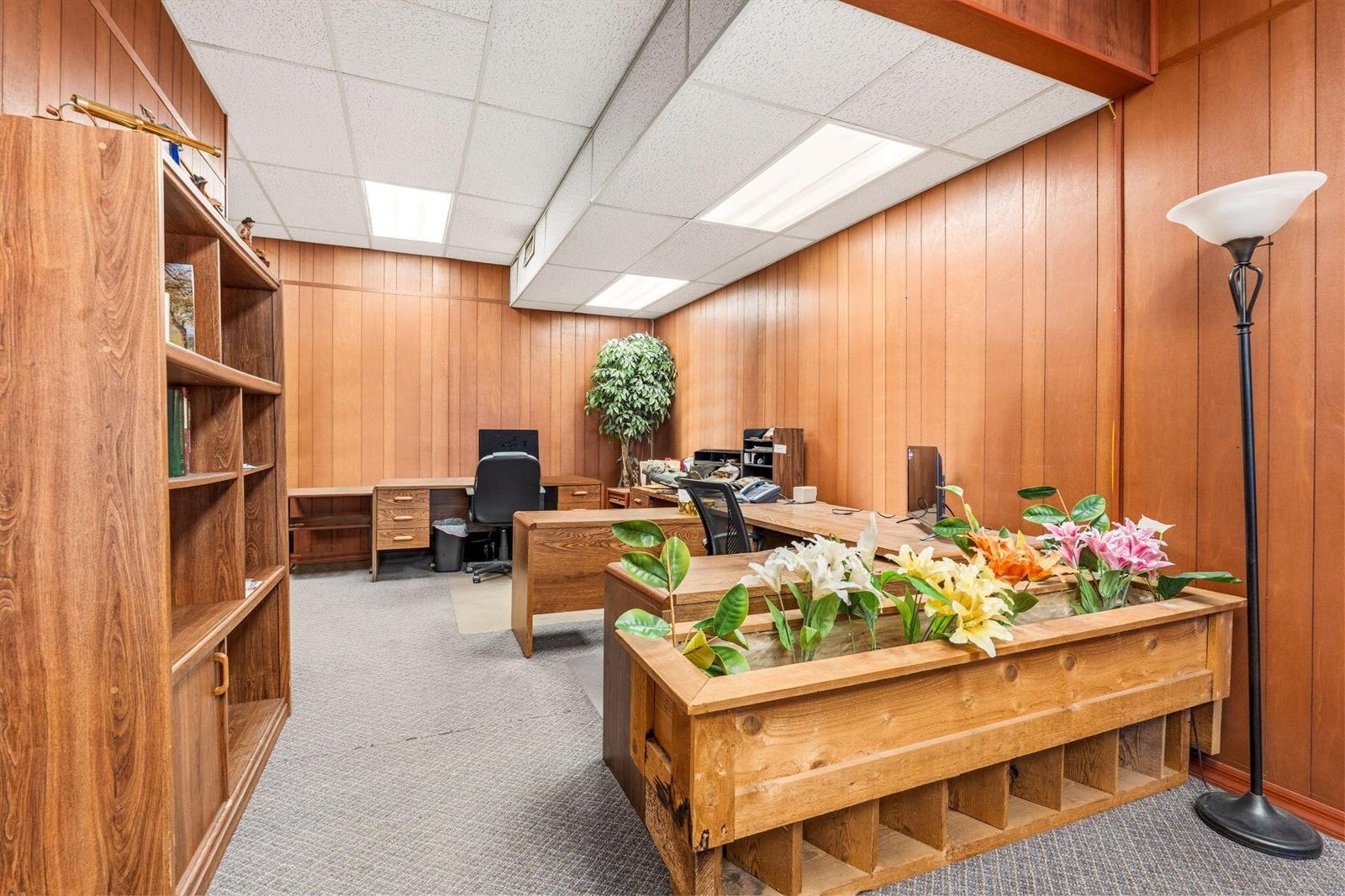  / 2  sq. ft. $ 2026-04-30 0 foto