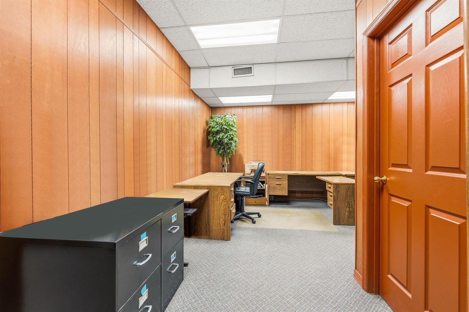   / 2  sq. ft. $ 2026-04-30 0 foto