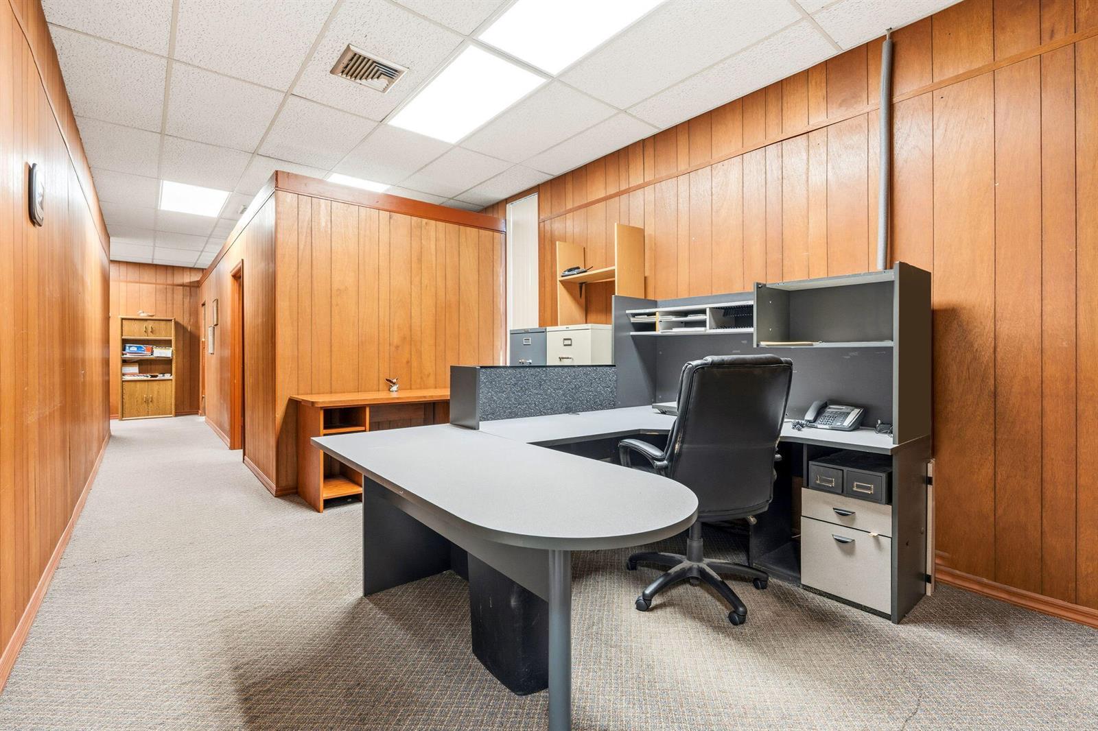   / 2  sq. ft. $ 2026-04-30 0 foto