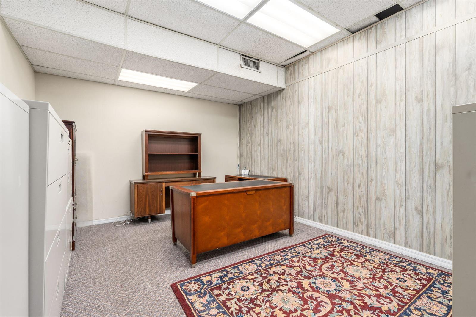   / 2  sq. ft. $ 2026-04-30 0 foto