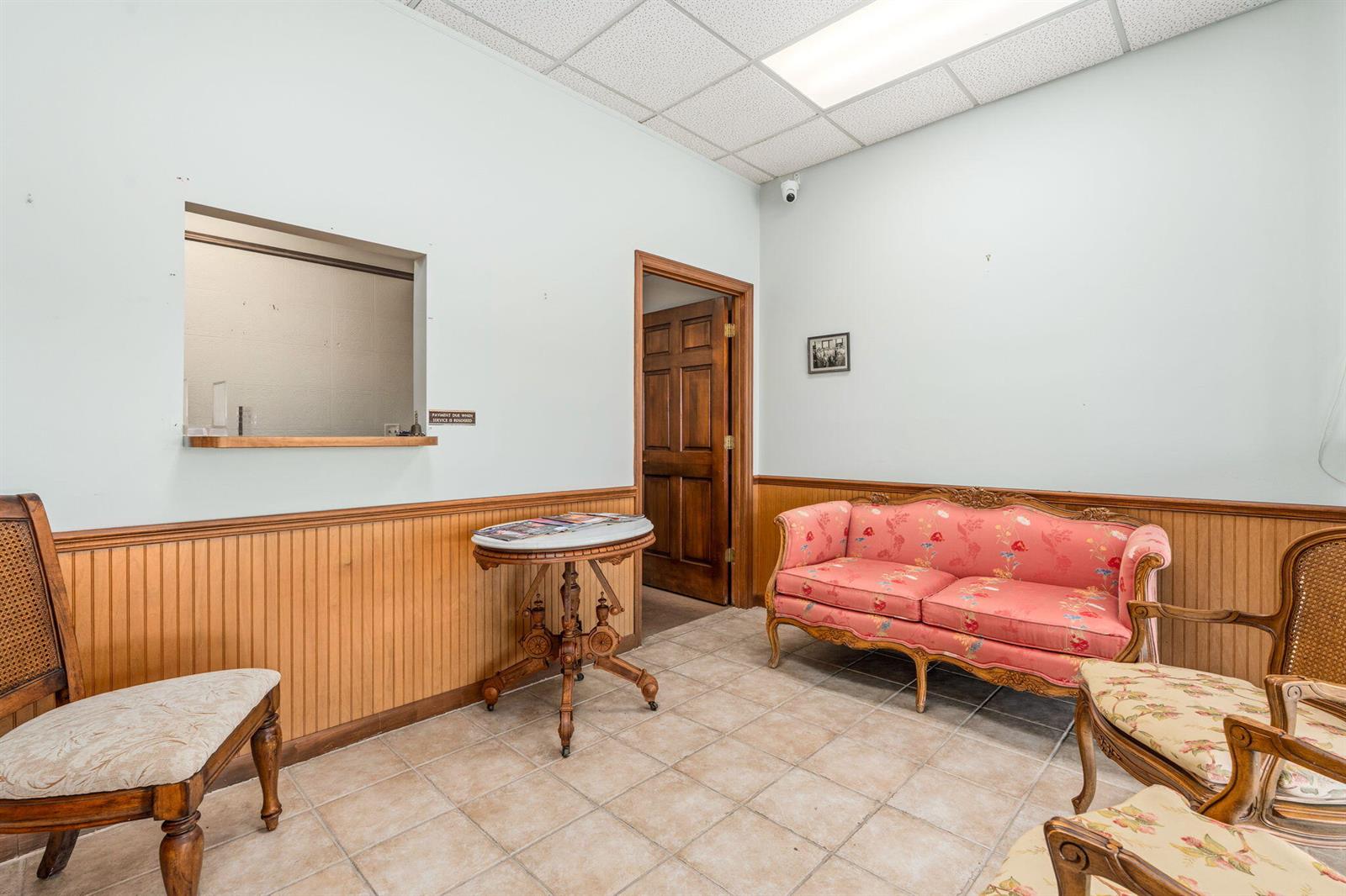   / 2  sq. ft. $ 2026-04-30 0 foto