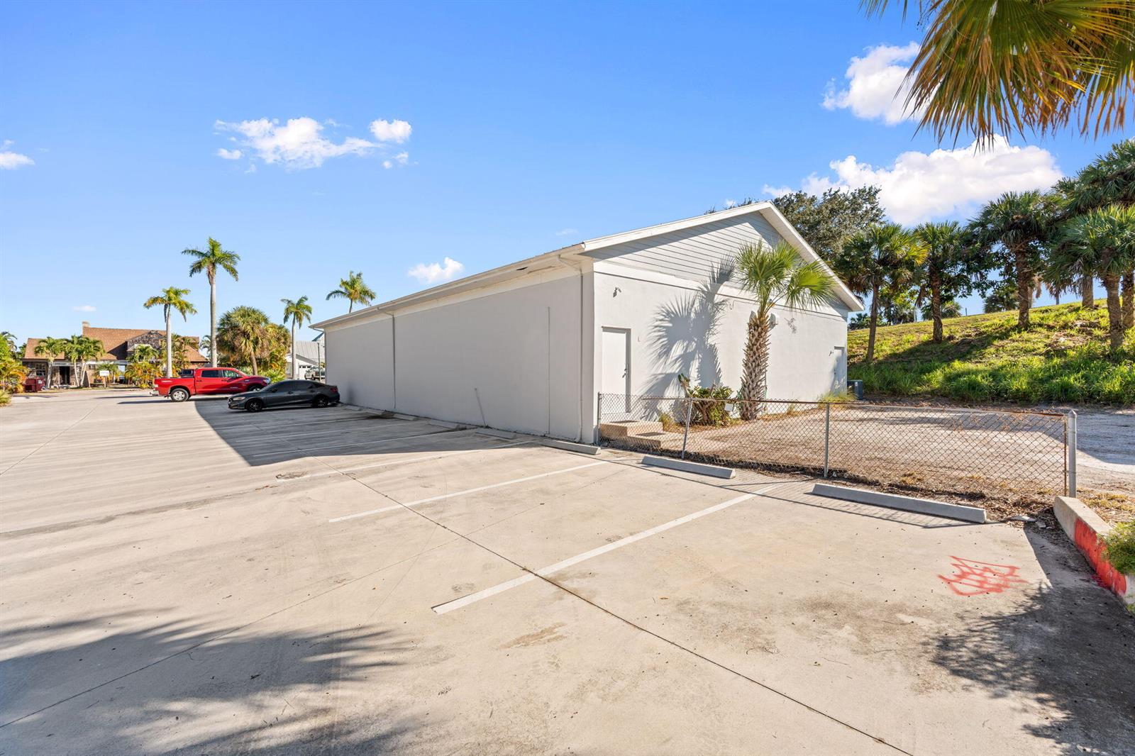  / 2  sq. ft. $ 2026-04-30 0 foto