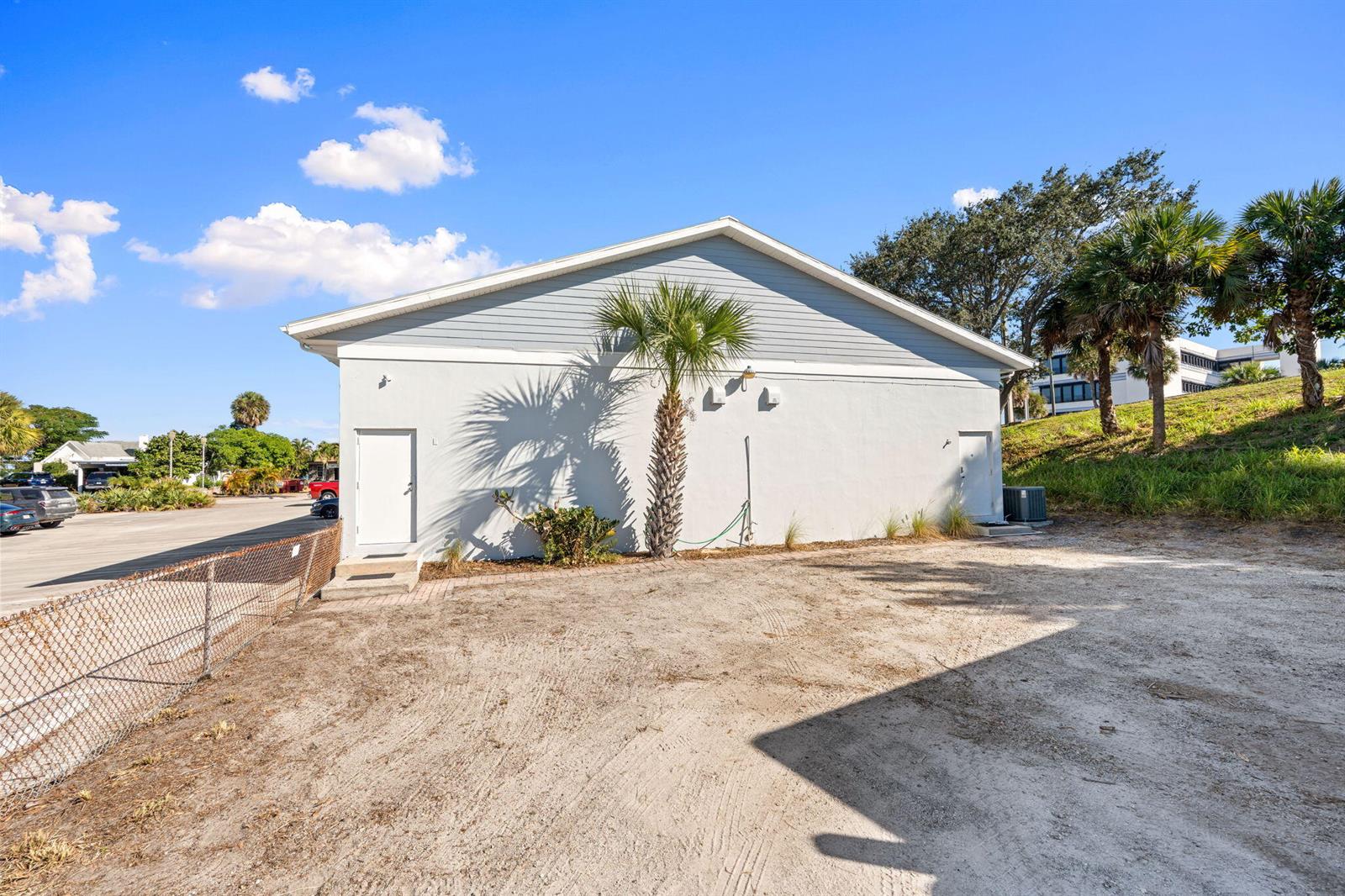  / 2  sq. ft. $ 2026-04-30 0 foto
