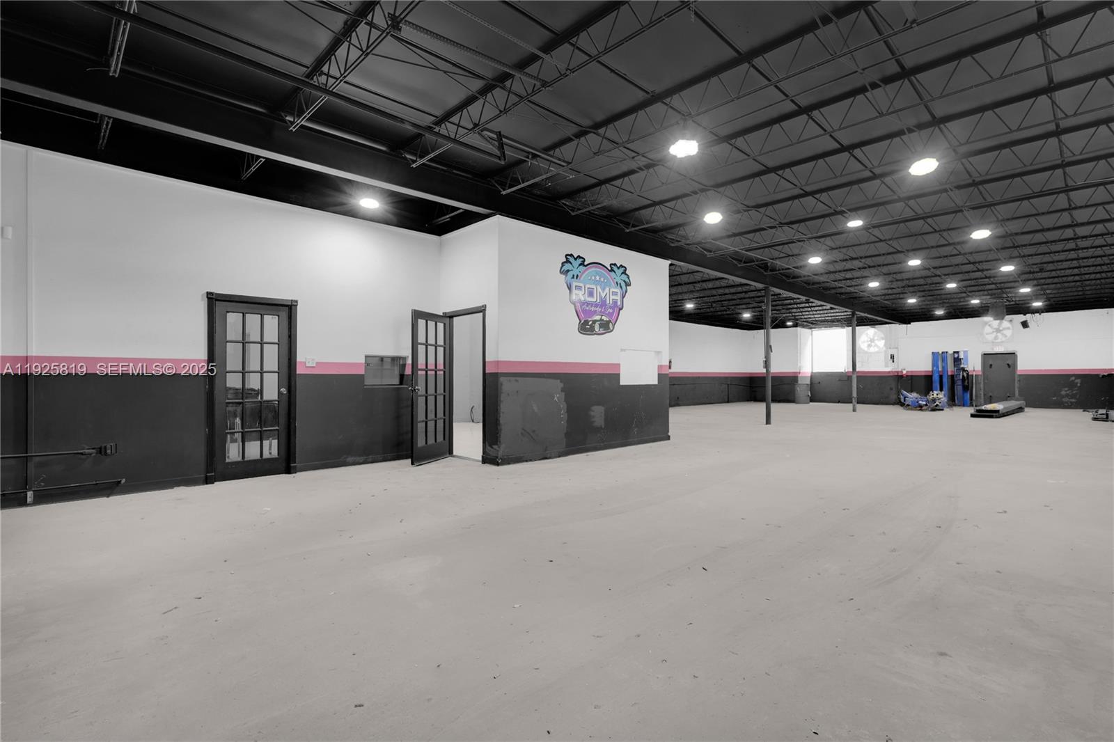 See details / sq. ft. $ 2025-12-05 0 Photo