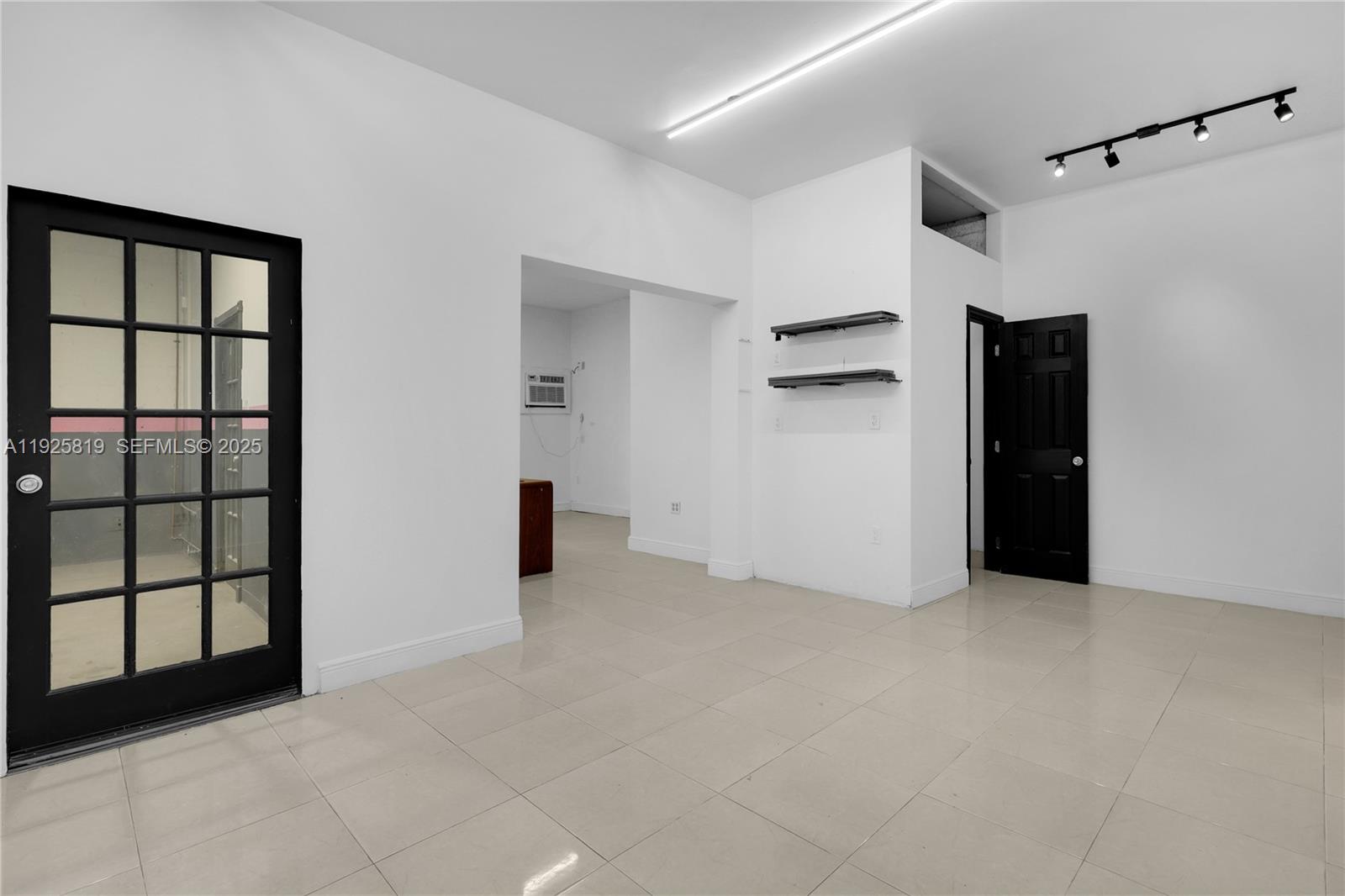 See details / sq. ft. $ 2025-12-05 0 Photo