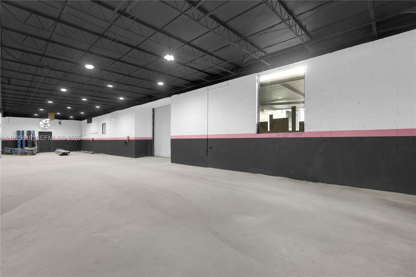 See details / sq. ft. $ 2025-12-05 0 Photo