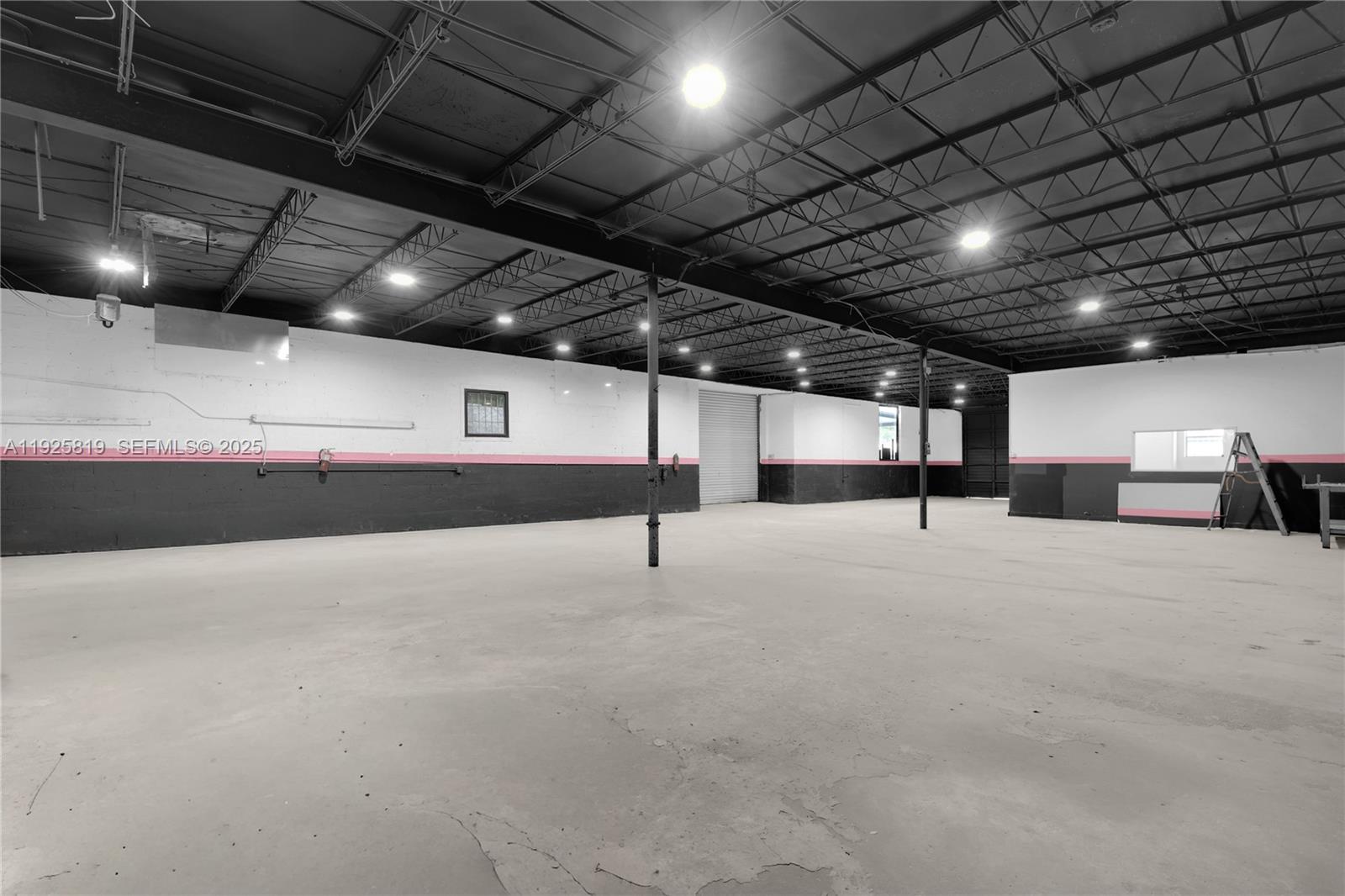 See details / sq. ft. $ 2025-12-05 0 Photo