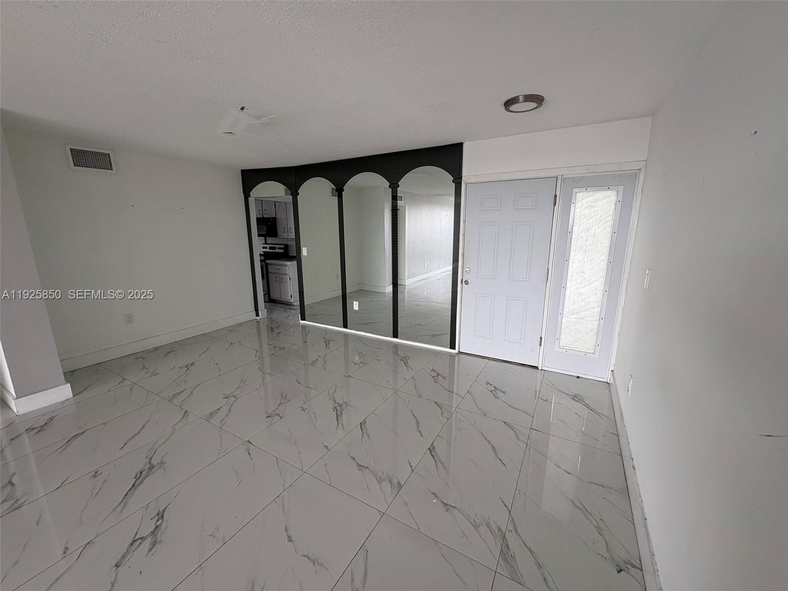 Ver detalles 829-4 2 / 2 1633 sq. ft. $ 2025-12-05 0 foto