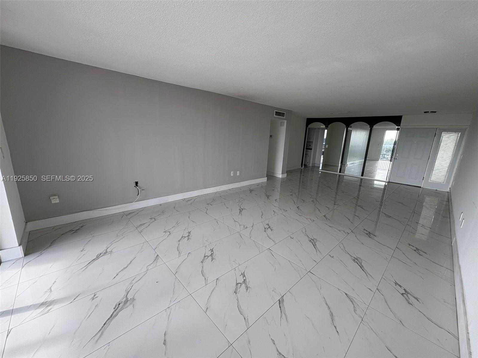 Ver detalles 829-4 2 / 2 1633 sq. ft. $ 2025-12-05 0 foto