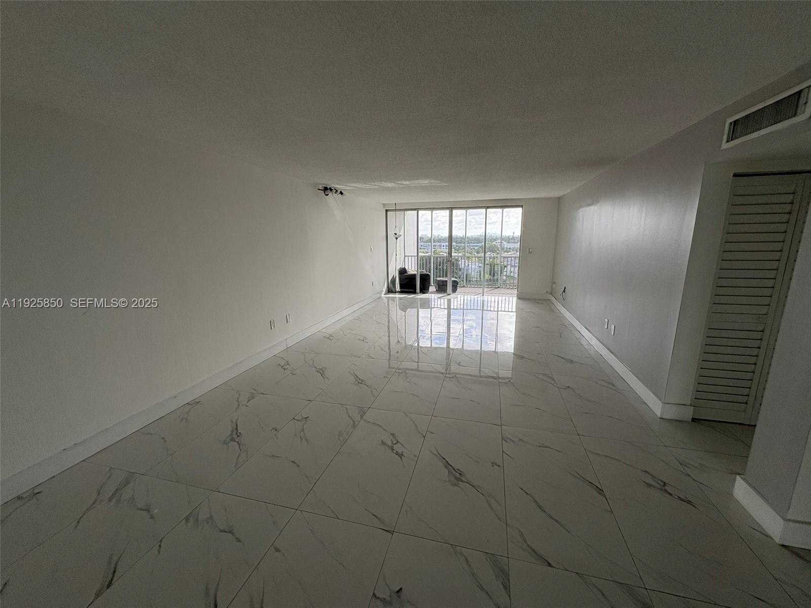 Ver detalles 829-4 2 / 2 1633 sq. ft. $ 2025-12-05 0 foto