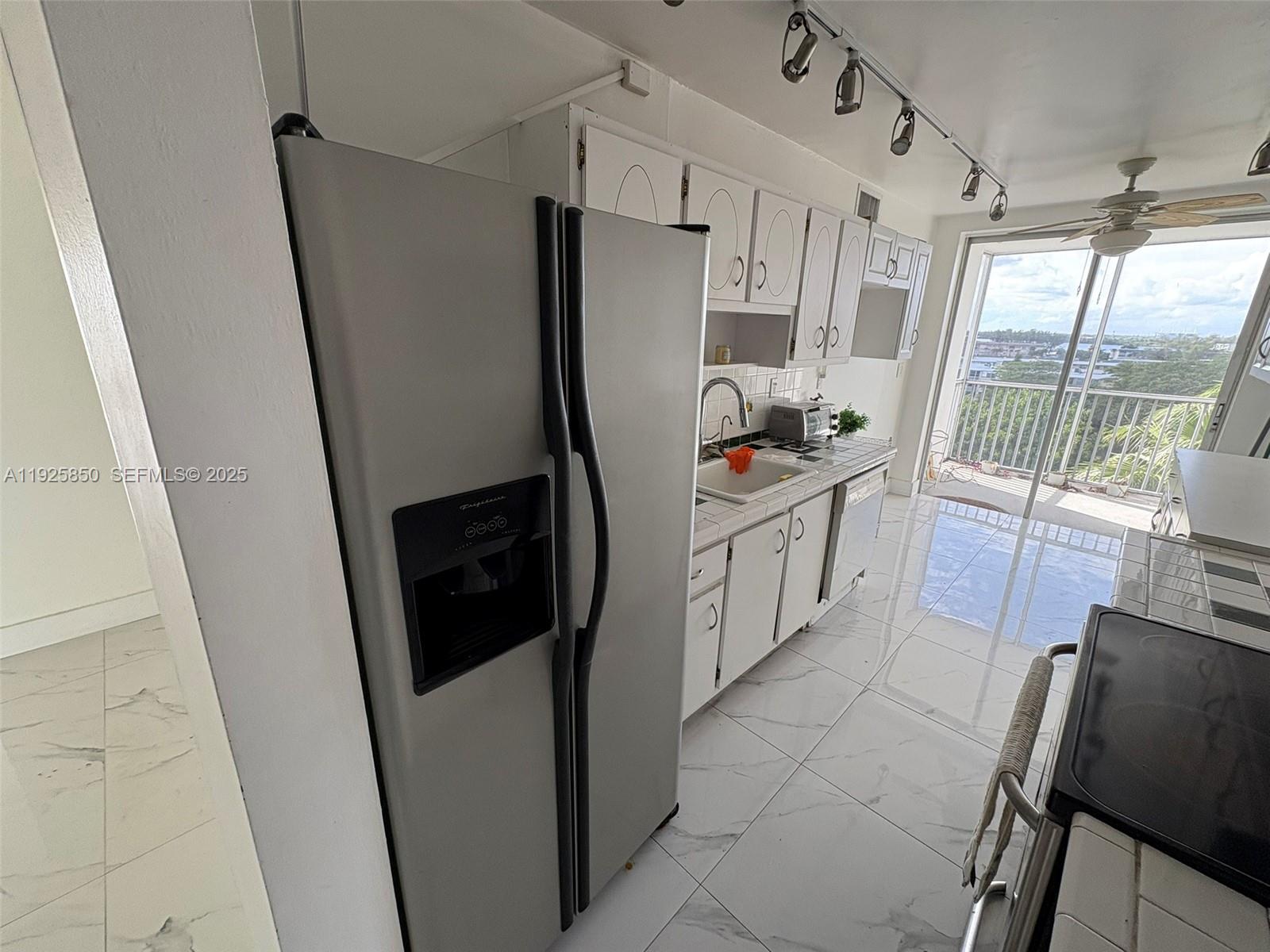 Ver detalles 829-4 2 / 2 1633 sq. ft. $ 2025-12-05 0 foto