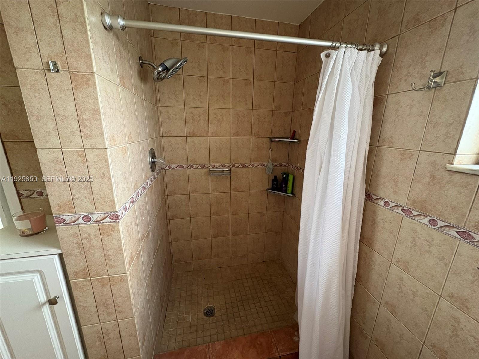 Ver detalles 829-4 2 / 2 1633 sq. ft. $ 2025-12-05 0 foto