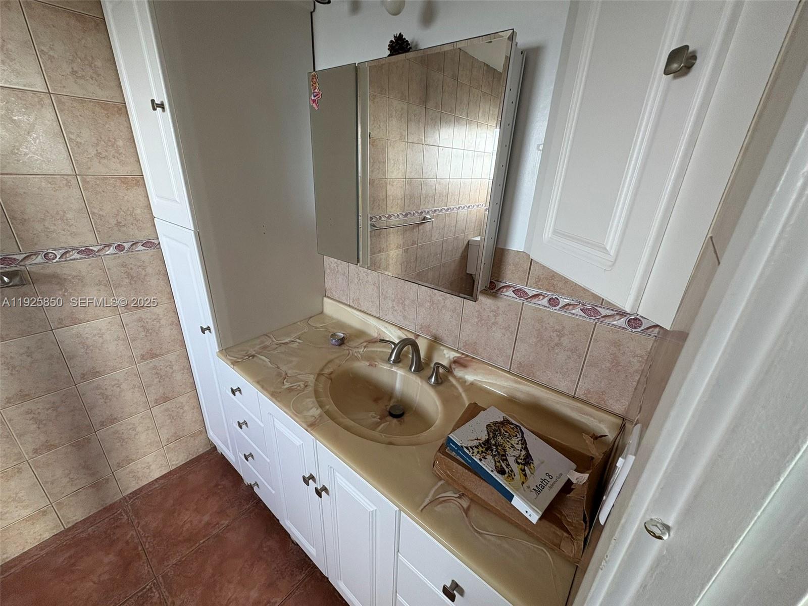 Ver detalles 829-4 2 / 2 1633 sq. ft. $ 2025-12-05 0 foto